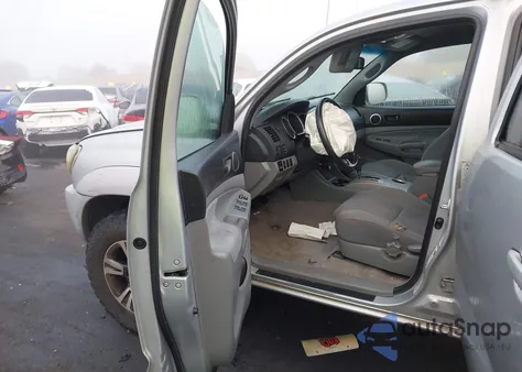 2011 Toyota Tacoma Prerunner V6 z USA, uszkodzony, nr VIN 3TMJU4GN3BM110896